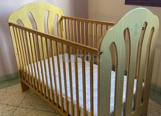 سرير أطفال للبيع