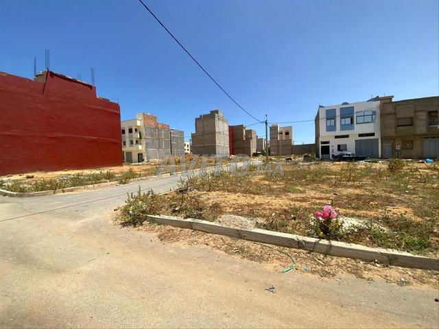 بقعة أرضية بواجهتين بتجزئة تافيلالت طريق تيفلت - 2