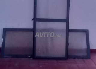 2 باب من الألومنيوم ونافذة صغيرة ثابتة