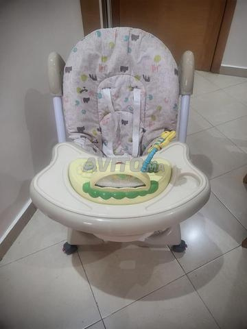 كرسي مرتفع للأطفال