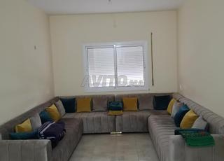 كنبة لون رمادي داكن