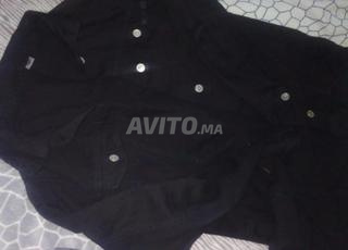 الجاكيت أسود أنيق وراقي،