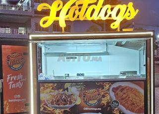 شاحنة طعام مجهزة بمطبخ كامل وتجهيزات