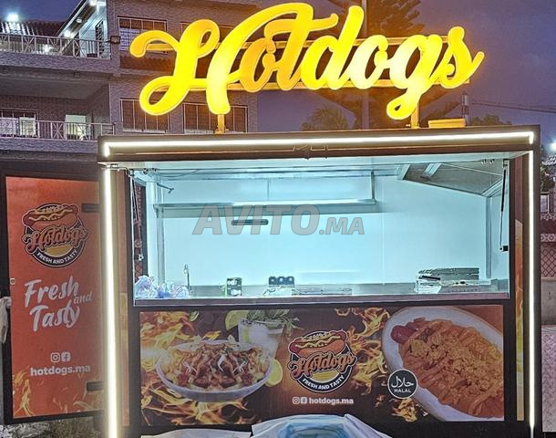 شاحنة طعام مجهزة بمطبخ كامل وتجهيزات