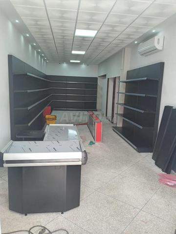 رف جداري خاص بالسوبرماركت