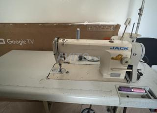 ماكينة الخياطة machine à coudre