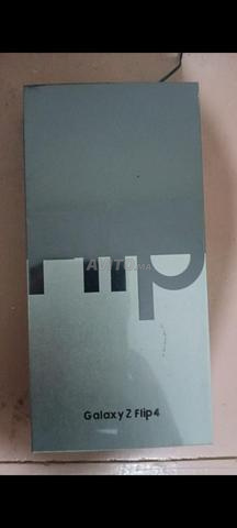 جالاكسي زد فليب 4 256 جيجابايت جديد لم يستعمل قط