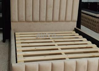 🛏️ سرير حديث منجد - أناقة وراحة