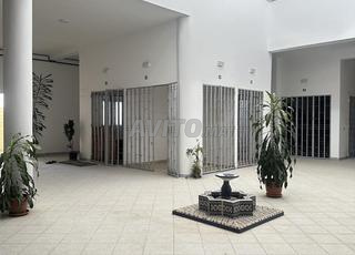 Local commercial titré à vendre à Kissaria