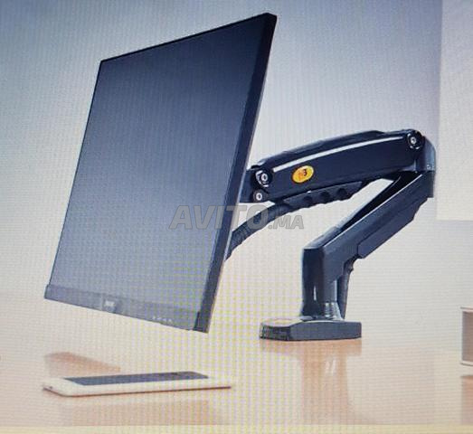 حامل أصلي للتلفزيون وشاشة الكمبيوتر بحالة جيدة جدا