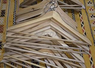 25 علاقة ملابس