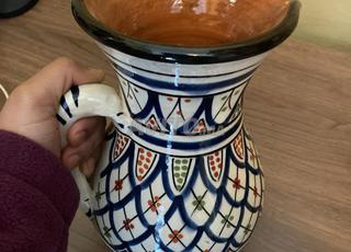 Vase en céramique traditionnel décoré à la main