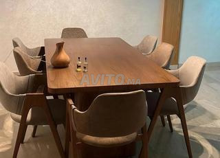 طاولة وكراسي (غرفة الطعام)