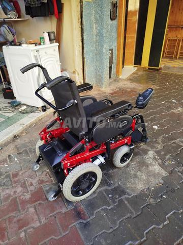 كرسي متحرك كهربائي من ماركة مستوردة