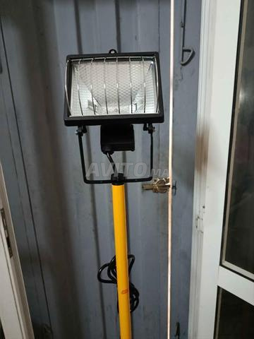 كشاف موقع البناء - حامل ثلاثي القوائم - جديد