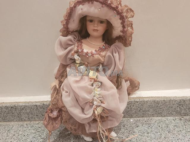 دمية من البورسلين للبيع