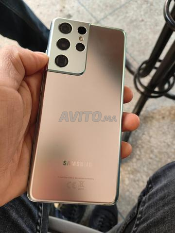 جالاكسي s21 ألترا فيه 9 خمشات خفاف في الشاشة