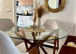 salle à manger / table / chaise