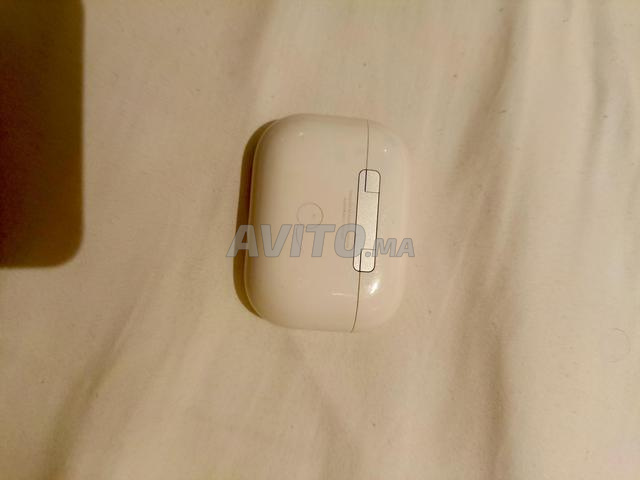 إيربود برو 2 واحدة فقط مع علبة