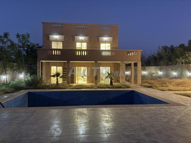 فيلا موثقة على طريق أوريكا على بعد 30 كلم من مراكش