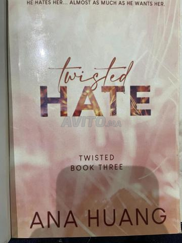 Twisted Hate – Ana Huang – Très bon état