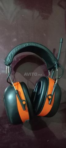 خوذة عازلة للضوضاء