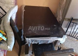 طاولة مع 3 كراسي