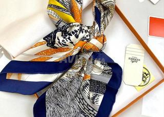 وشاح فاخر Hermès من الحرير HR4320