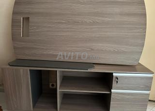 Bureau pour étudier ou travailler en bon état