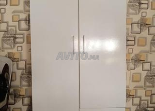 Armoire à vêtements