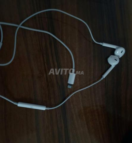 سماعات أذن سلكية ايفون