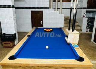 طاولة بلياردو فاخرة