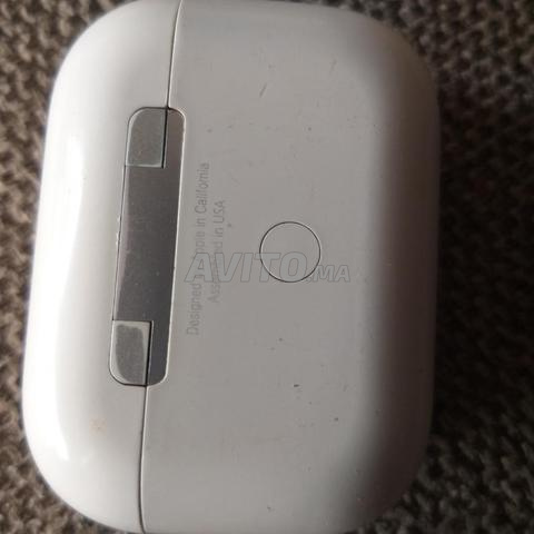 ايربودز 1 أبل الأصلي