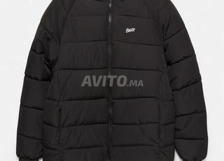 سترة منفوخة بغطاء رأس STWD