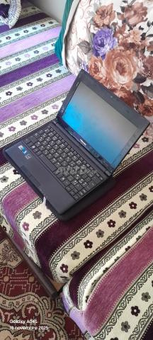 حاسوب خفيف في الخدمة ما زال نظيفا