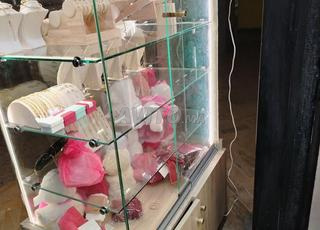 واجهة عرض للبيع بطول 1.90 وعرض 1.30