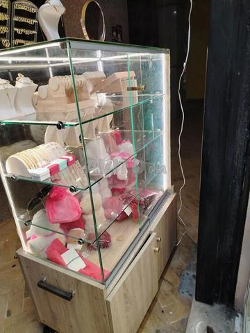 واجهة عرض للبيع بطول 1.90 وعرض 1.30