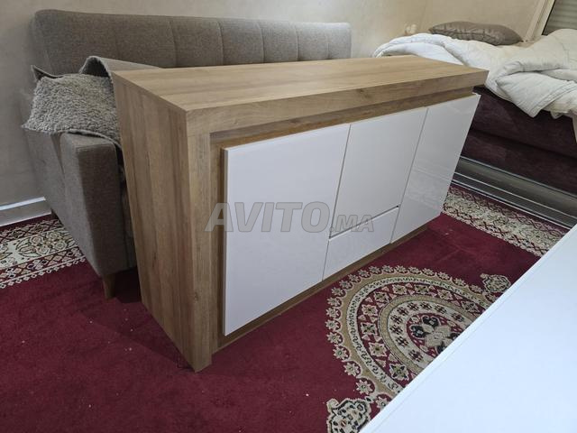 بوفيه خزانة تلفزيون Kitea LED أبيض وخشب