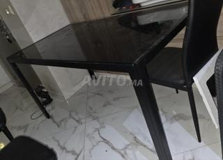 Table à manger plateau en verre noir métal