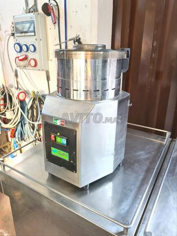 قاطعة تمزيق مستعملة