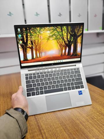 HP i7 11em RAM 16 SSD 256