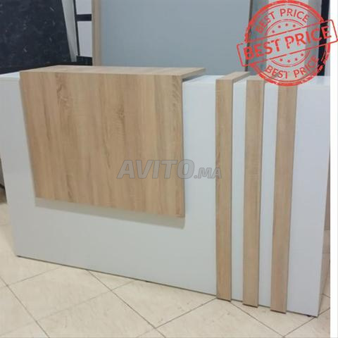 منضدة استقبال مع صندوق