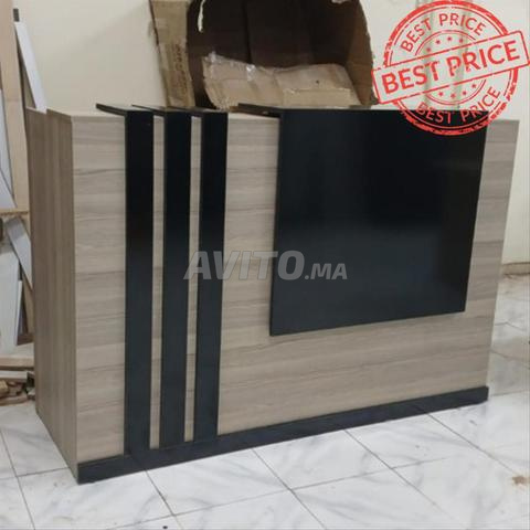 منضدة استقبال مع صندوق