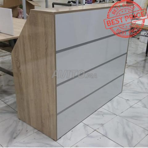 منضدة استقبال مع صندوق