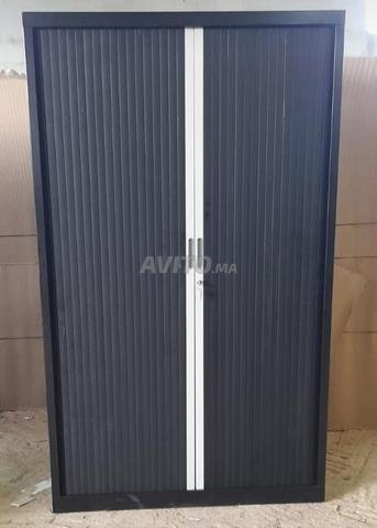 خزانة بباب ستارة - تخزين عملي