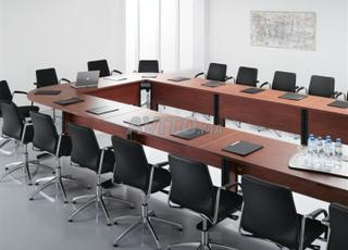 طاولة اجتماعات