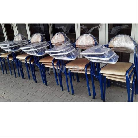 Chaise semi métallique avec écritoire