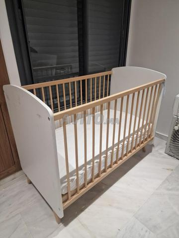 سرير للأطفال حديث (KITEA)