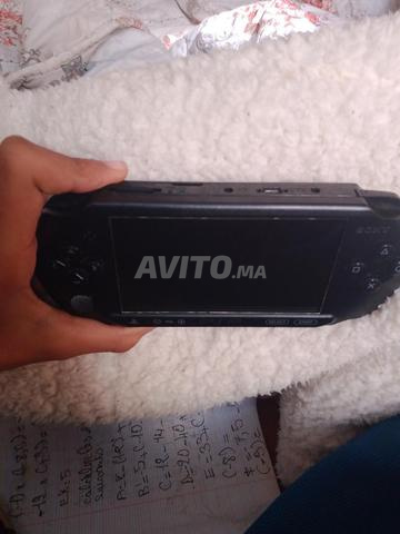PSP بحالة جيدة مليئة بالألعاب مع شاحن أصلي