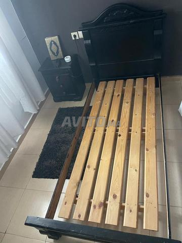 سرير فردي من الخشب الأصلي